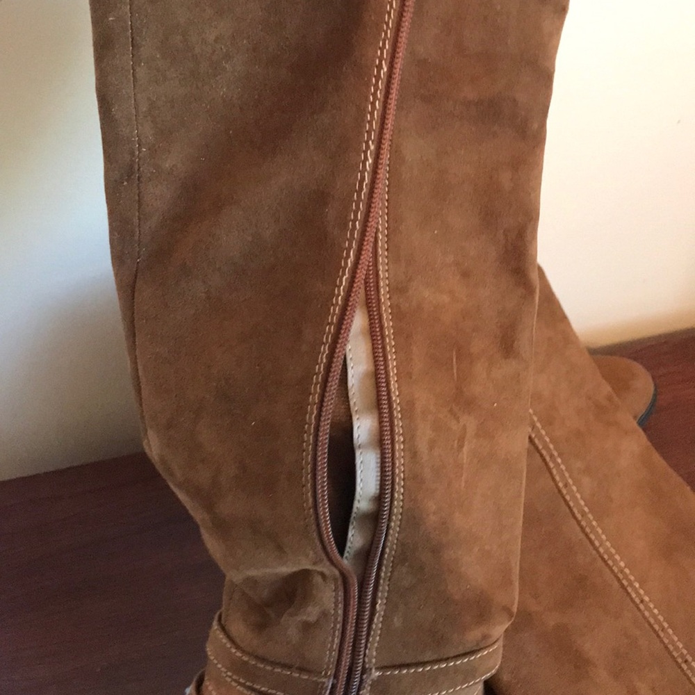Boots - Picture 5 of 6
